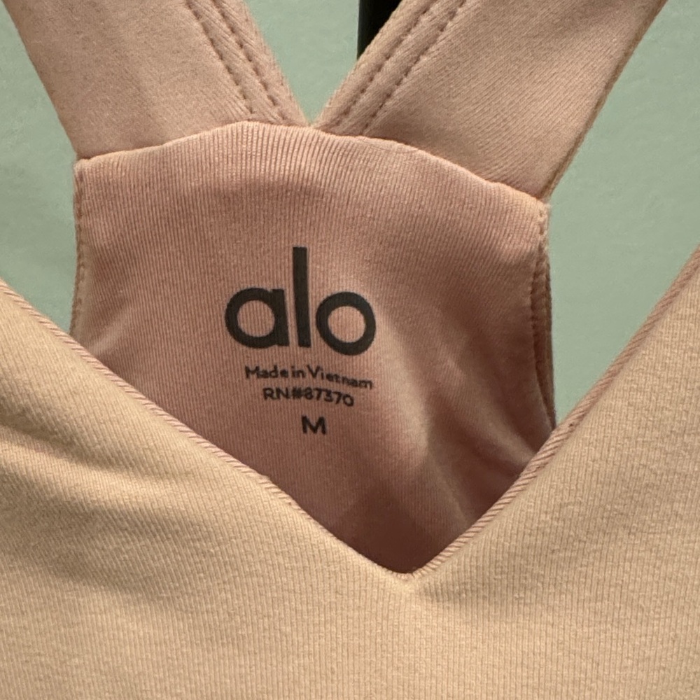 ALO Airbrush Real Bra Tank in Ballerina Pink size Medium - Picture 4 of 4